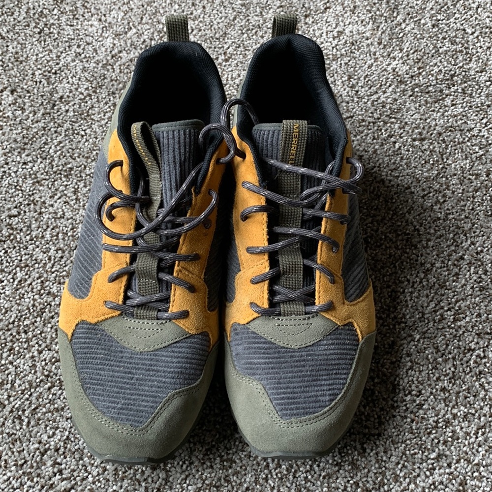 Merrill Alpine Size 10